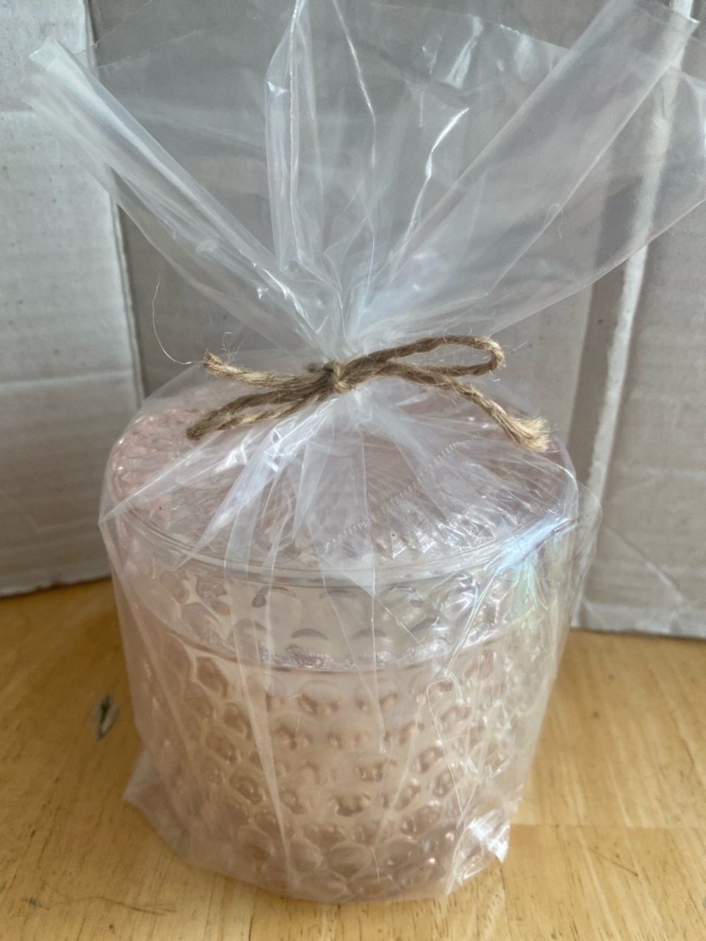 Cherry blossom scented candle in pink cut glass jar w Lid 5.6 oz NWT Giftable - Picture 2 of 5